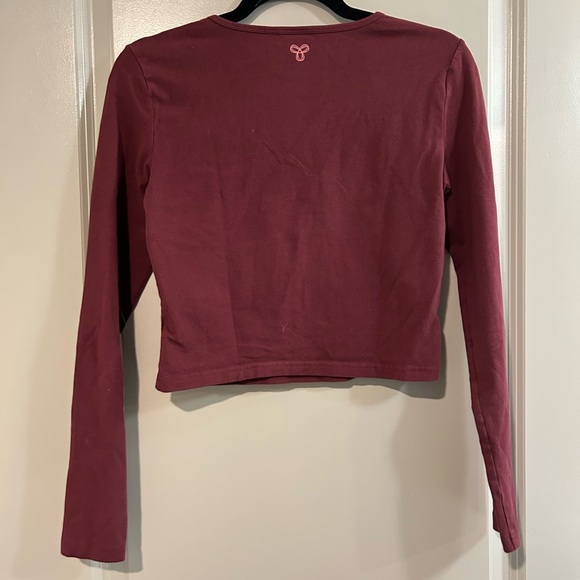 Aritzia TNA Long Sleeve Cropped Tee in Burgundy - Picture 4 of 4